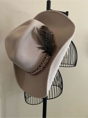 Coastal Cowgirl 100% Wool Ecuador Made Feathered Hat Size M